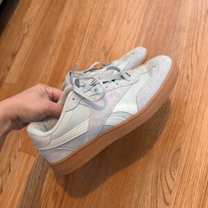 Reebok Women's Shoes in Light Gray and Pink